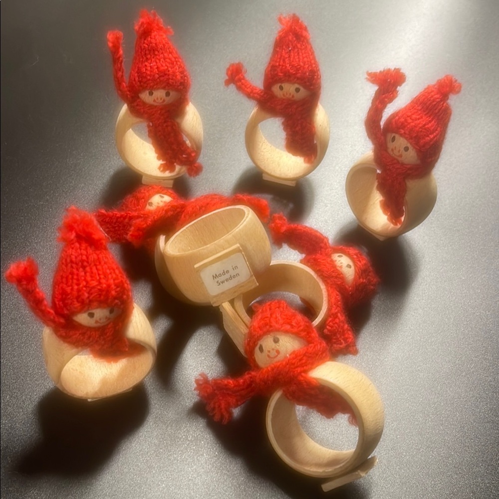 Scandinavian Red Knit Wooden Napkin Rings
